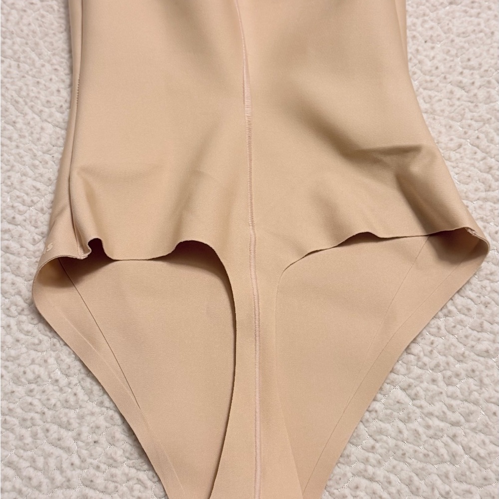 SKIMS Sculpt High-Waist Thong ULTRA STRONG support. SAND - Picture 5 of 14